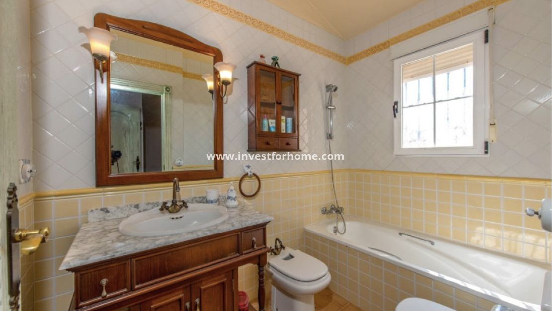 Sale - Villa - Torrevieja - Costa Blanca