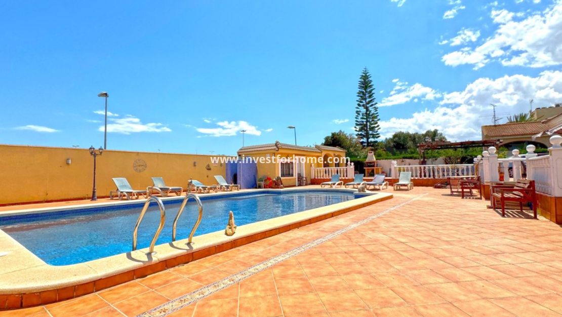 Sale - Villa - Torrevieja - Costa Blanca