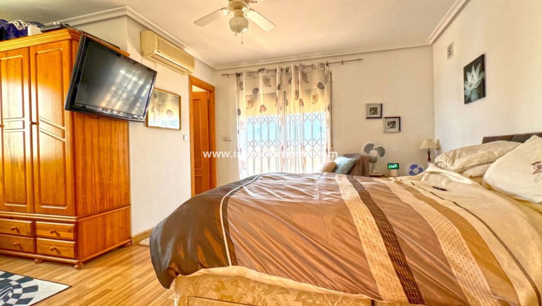 Sale - Villa - Torrevieja - Costa Blanca