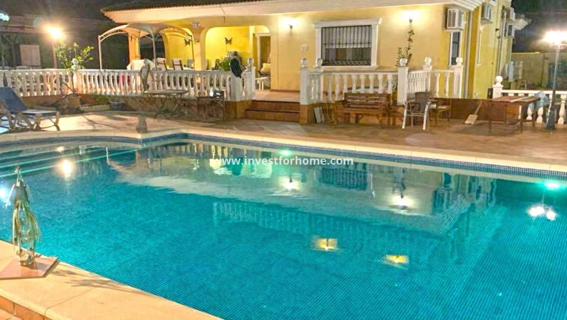 Sale - Villa - Torrevieja - Costa Blanca