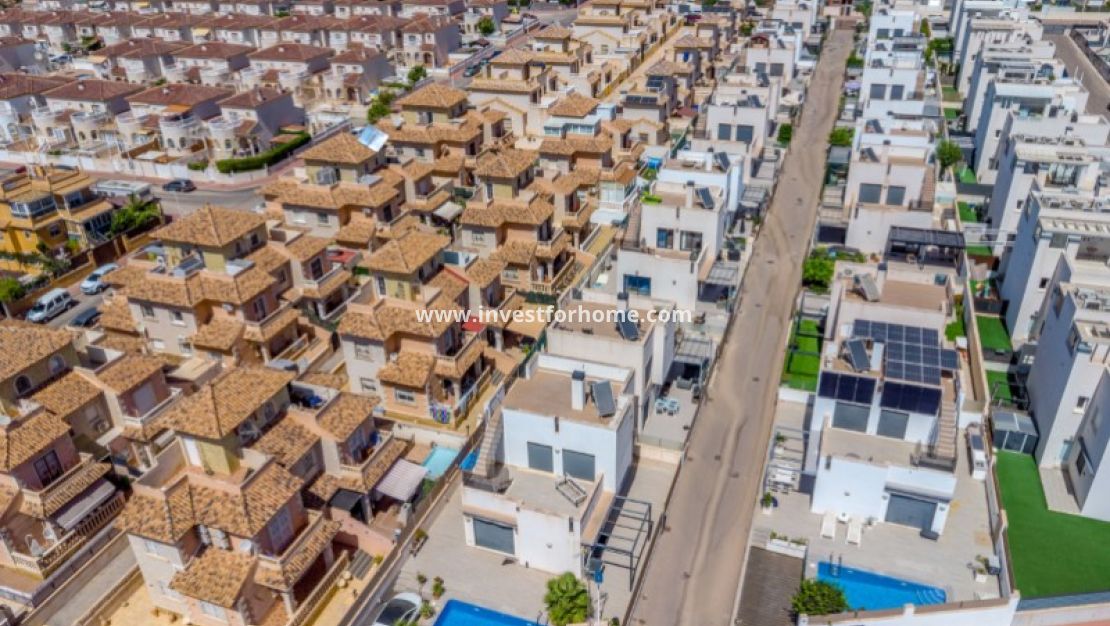 Sale - Villa - Torrevieja - Costa Blanca