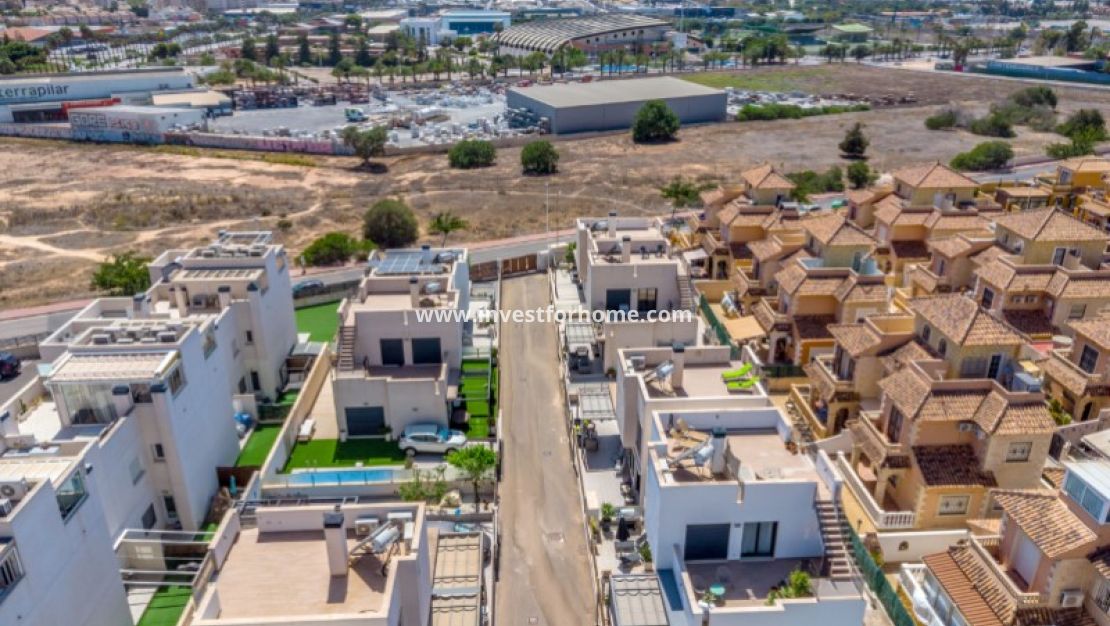 Sale - Villa - Torrevieja - Costa Blanca