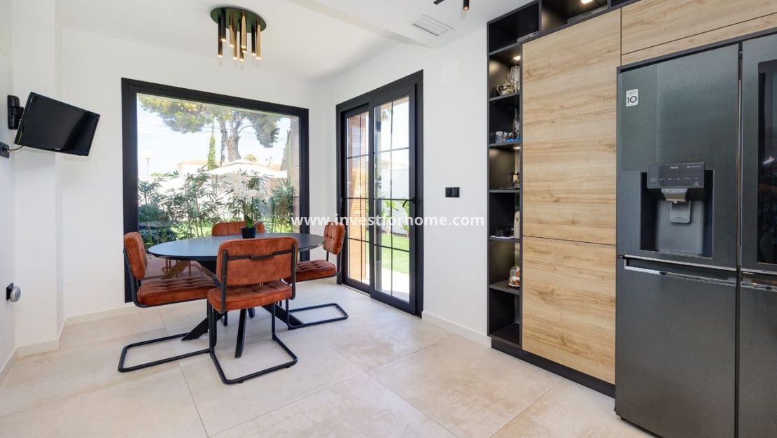 Sale - Villa - Torrevieja - Costa Blanca