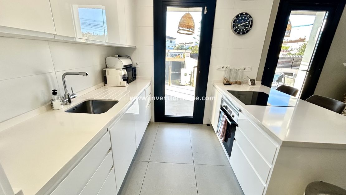 Sale - Villa - Torrevieja - Costa Blanca