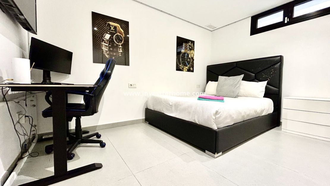 Sale - Villa - Torrevieja - Costa Blanca