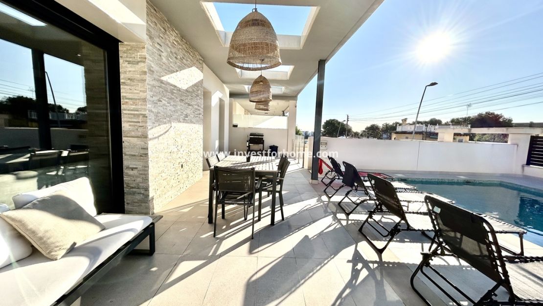 Sale - Villa - Torrevieja - Costa Blanca