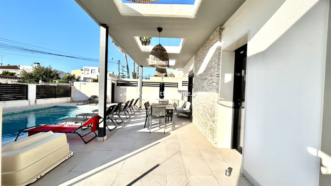 Sale - Villa - Torrevieja - Costa Blanca