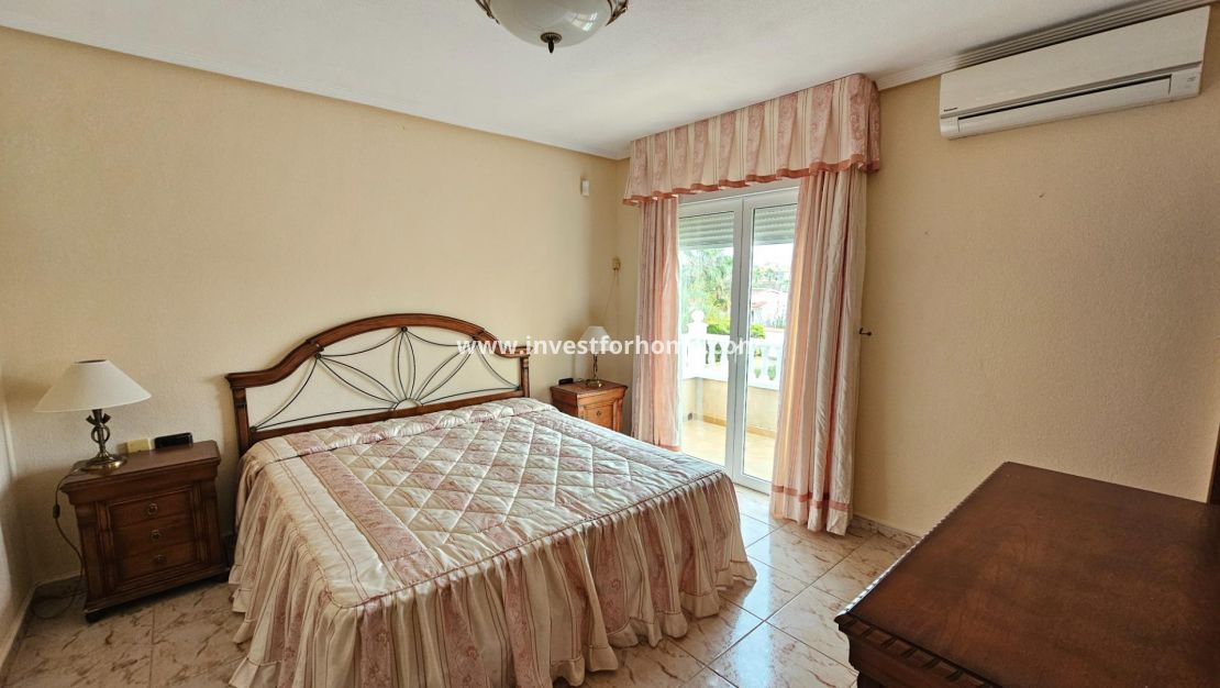 Sale - Villa - Torrevieja - El Chaparral