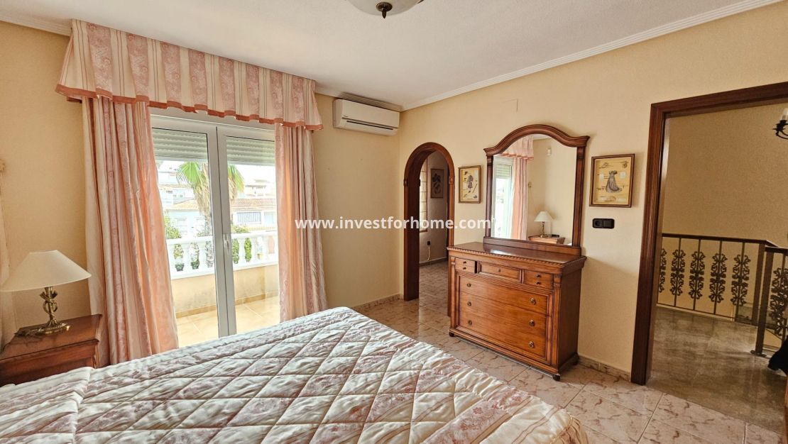 Sale - Villa - Torrevieja - El Chaparral