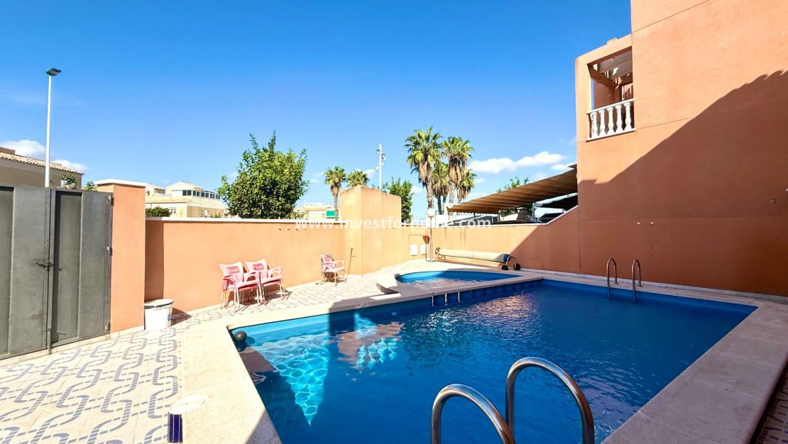 Sale - Villa - Torrevieja - El Limonar