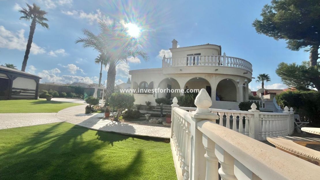 Sale - Villa - Torrevieja - La Siesta-El Chaparral