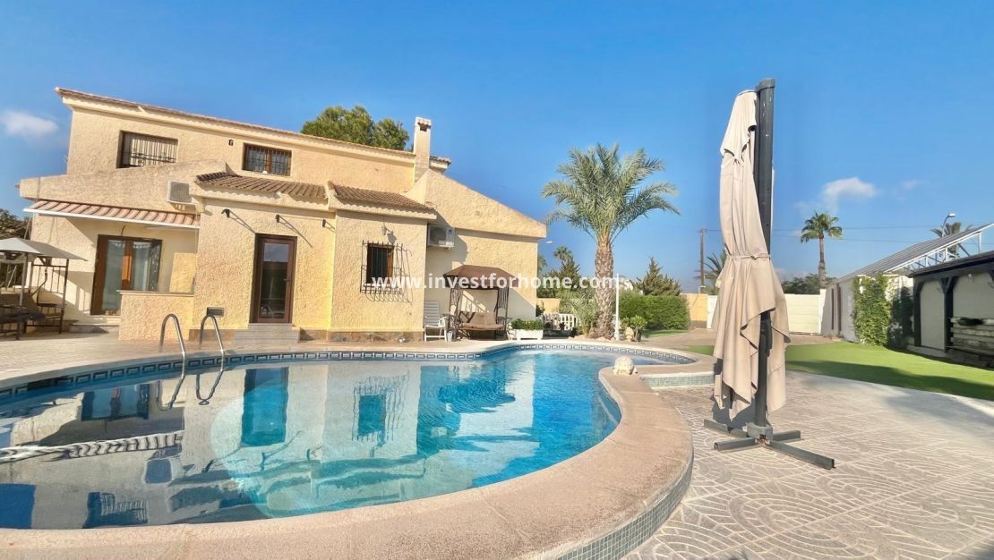 Sale - Villa - Torrevieja - La Siesta-El Chaparral