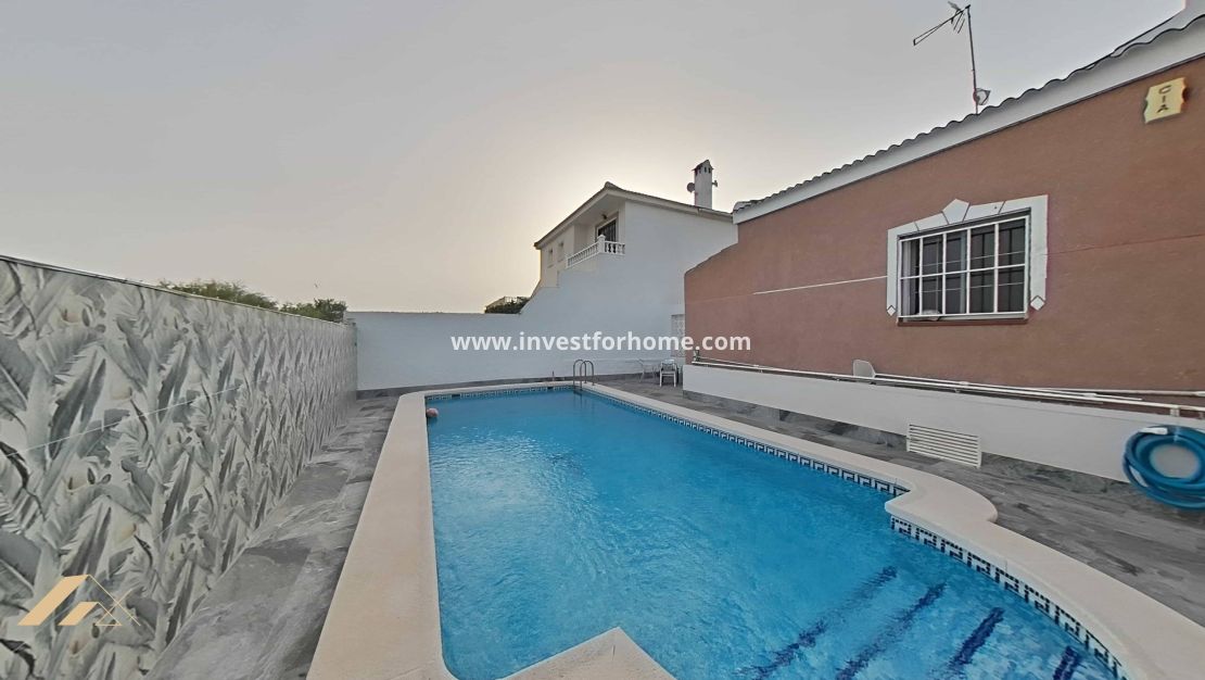 Sale - Villa - Torrevieja - La Siesta-El Chaparral