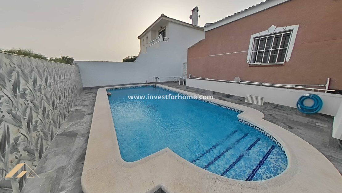 Sale - Villa - Torrevieja - La Siesta-El Chaparral
