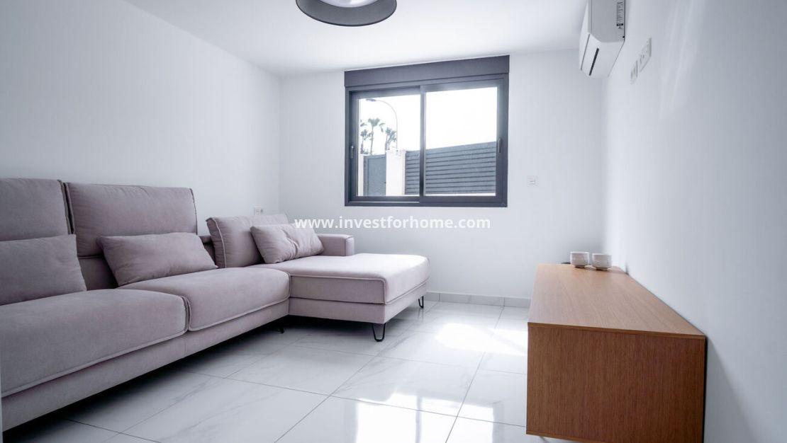 Sale - Villa - Torrevieja - La Valeta