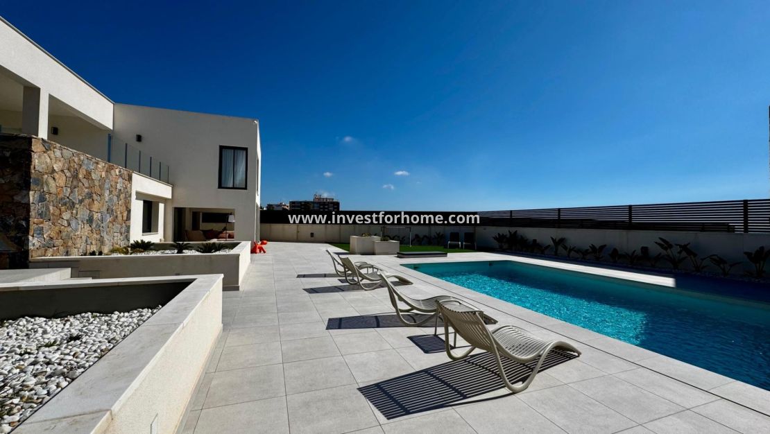 Sale - Villa - Torrevieja - La Veleta