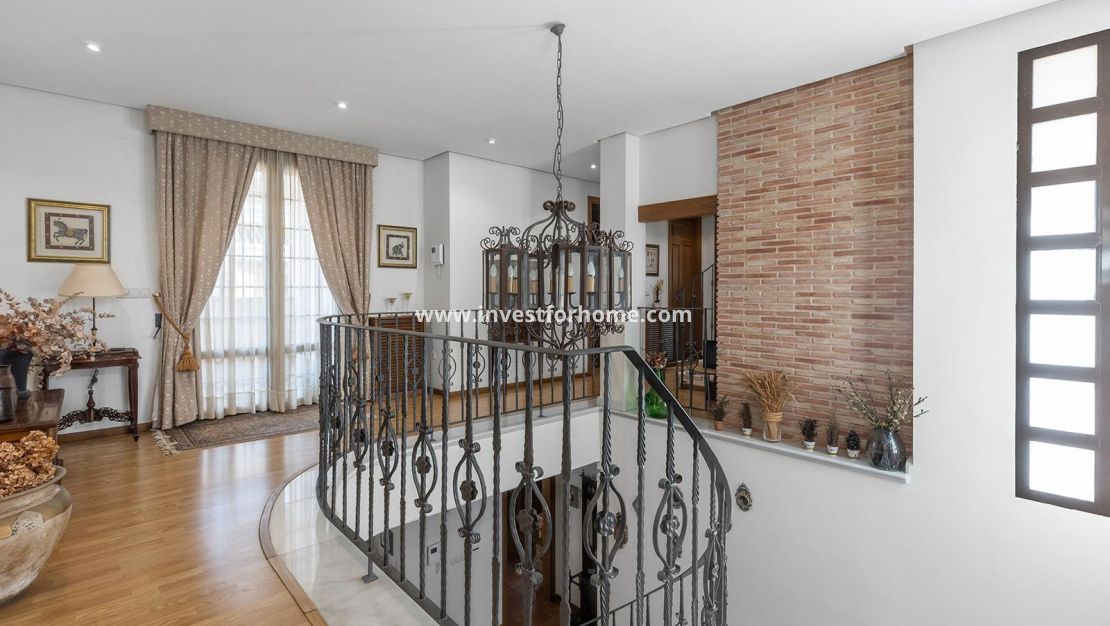 Sale - Villa - Torrevieja - La Veleta