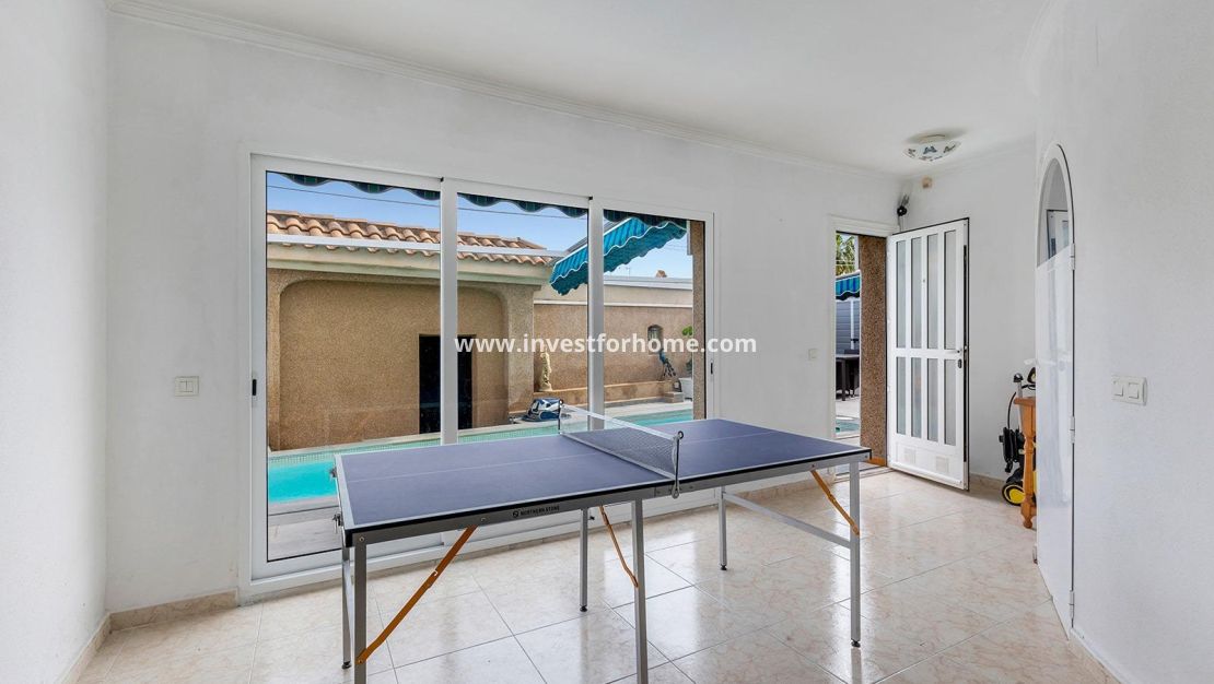 Sale - Villa - Torrevieja - Los Balcones - Los Altos Del Edén