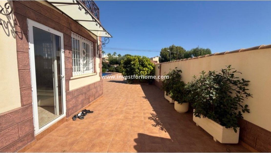 Sale - Villa - Torrevieja - Los Balcones - Los Altos Del Edén