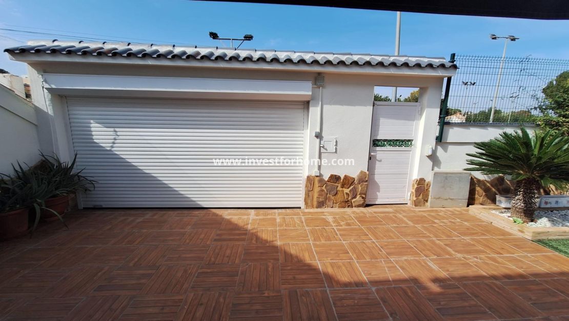 Sale - Villa - Torrevieja - Los Balcones - Los Altos Del Edén