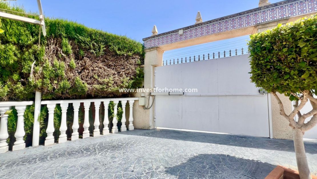 Sale - Villa - Torrevieja - Los Balcones - Los Altos Del Edén