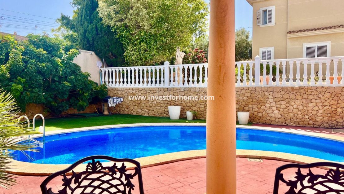 Sale - Villa - Torrevieja - Los Balcones - Los Altos Del Edén