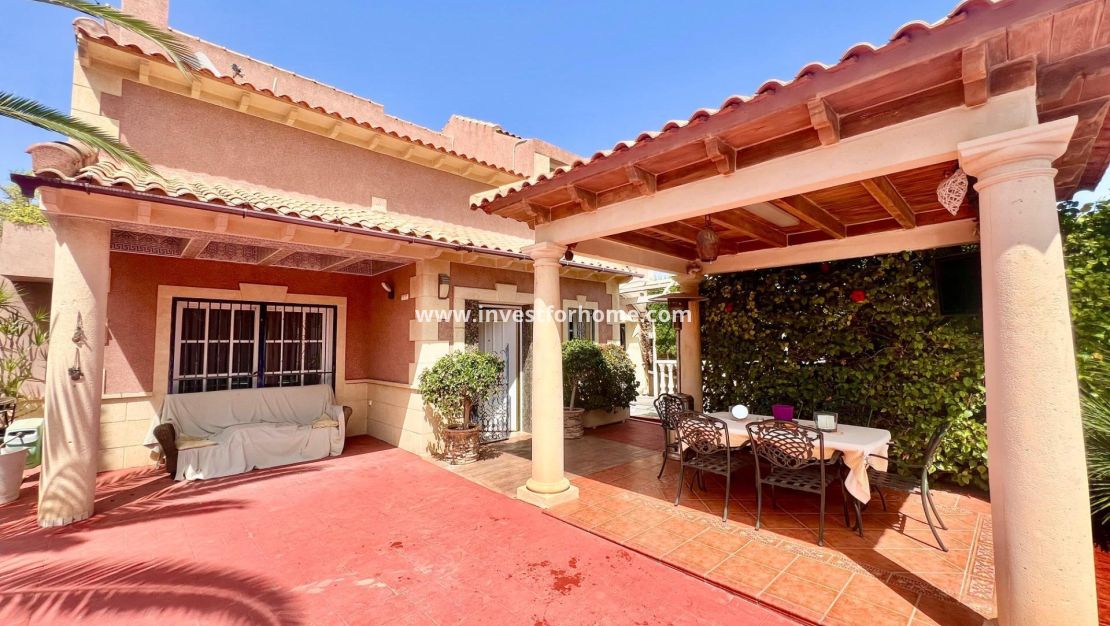 Sale - Villa - Torrevieja - Los Balcones - Los Altos Del Edén