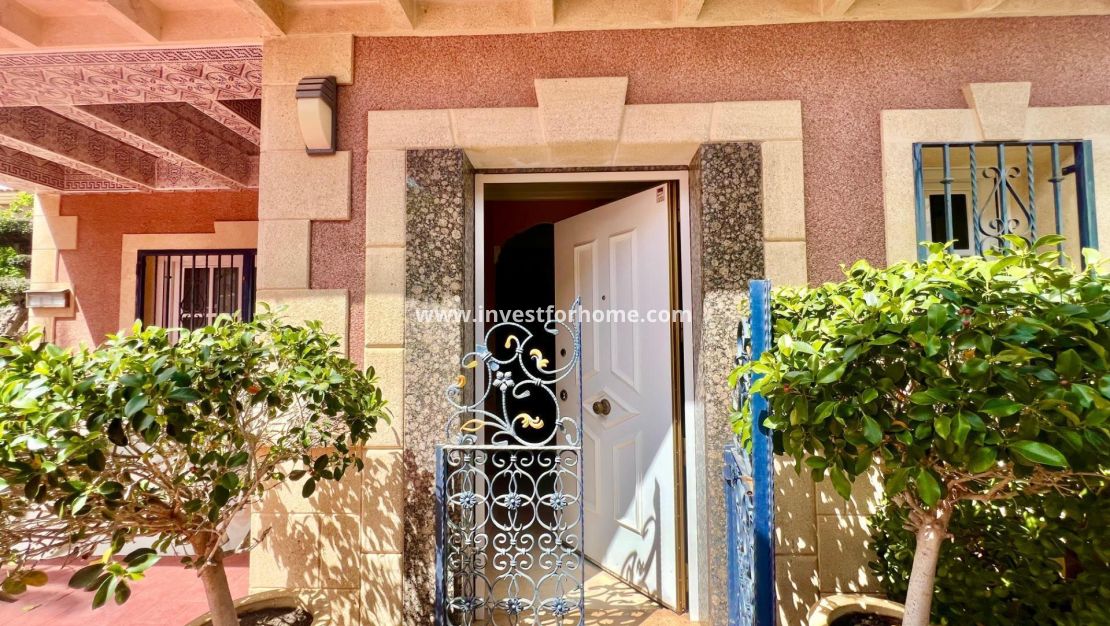 Sale - Villa - Torrevieja - Los Balcones - Los Altos Del Edén