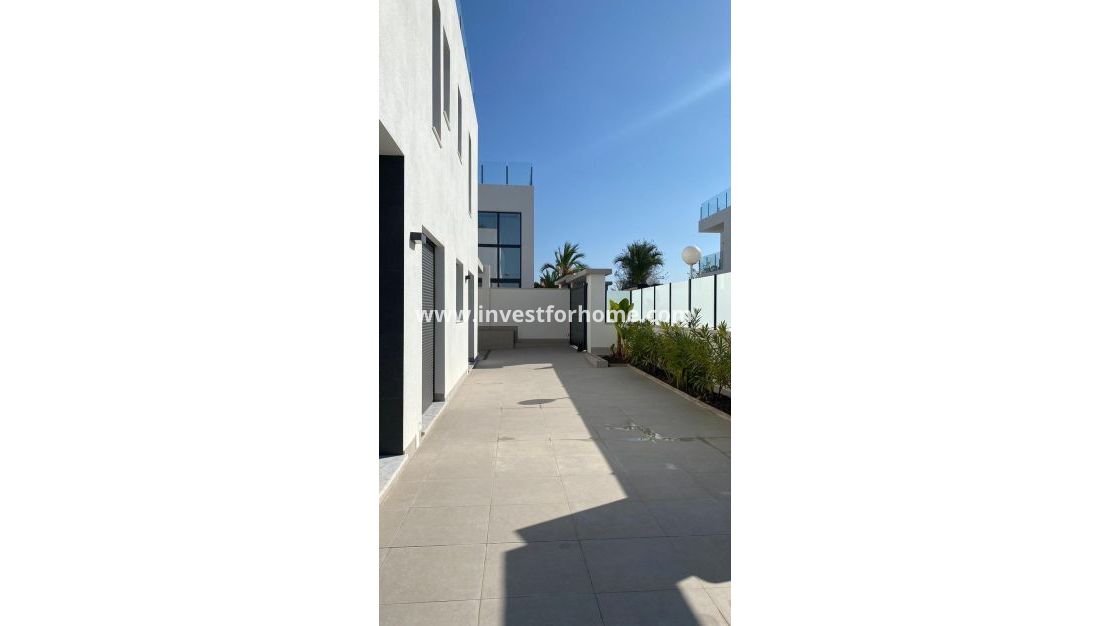 Sale - Villa - Torrevieja - Los Balcones