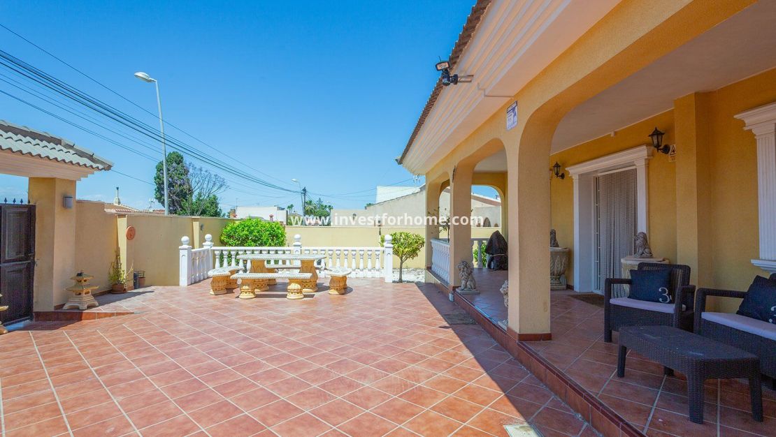 Sale - Villa - Torrevieja - Los Balcones