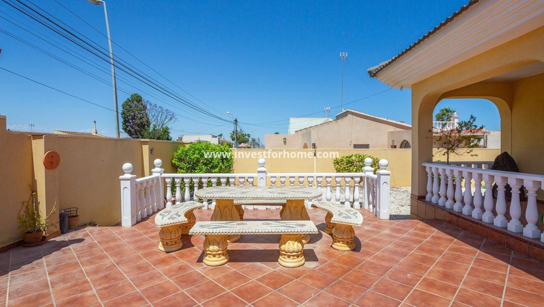 Sale - Villa - Torrevieja - Los Balcones