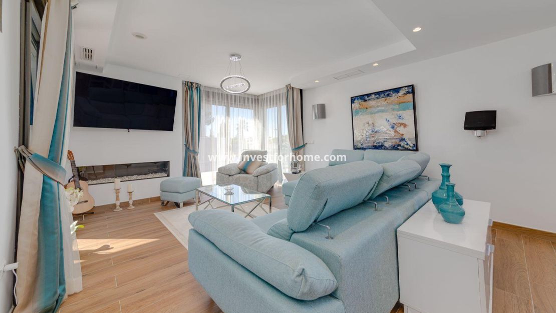 Sale - Villa - Torrevieja - Los Balcones