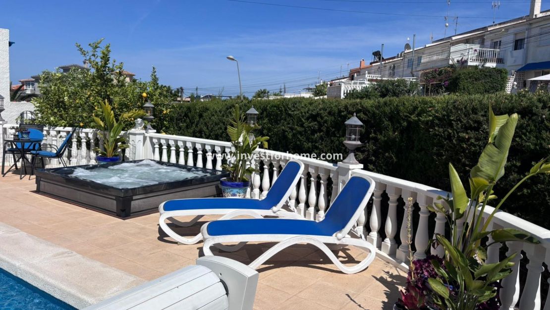 Sale - Villa - Torrevieja - Los Balcones