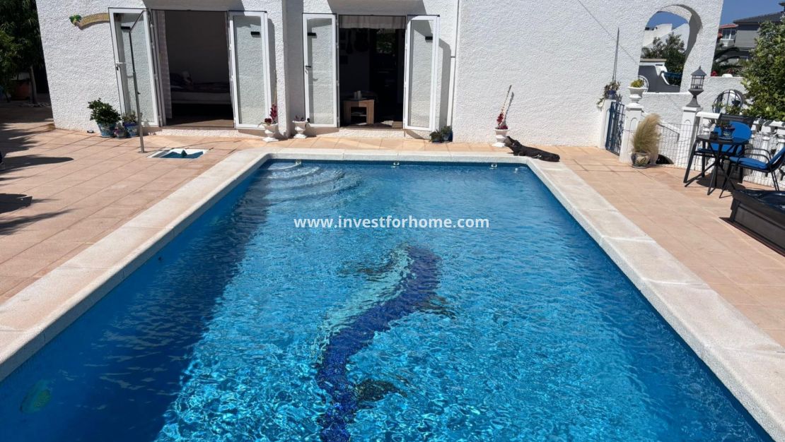 Sale - Villa - Torrevieja - Los Balcones