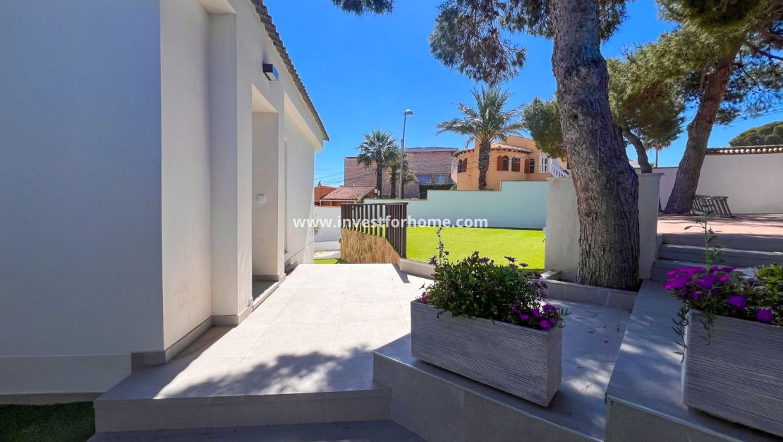 Sale - Villa - Torrevieja - Los Balcones