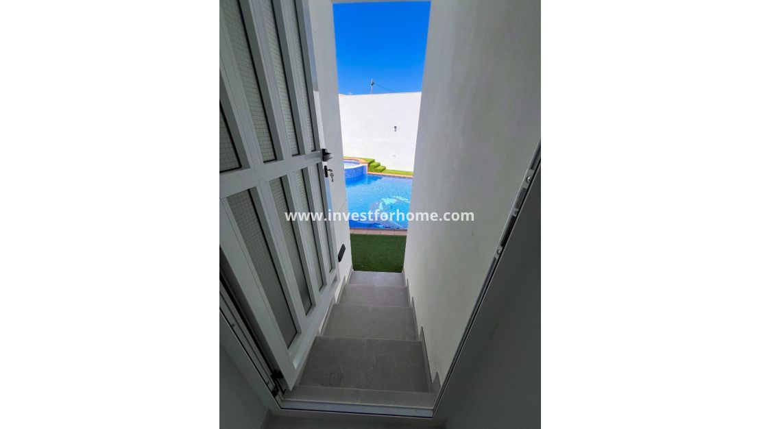 Sale - Villa - Torrevieja - Los Balcones