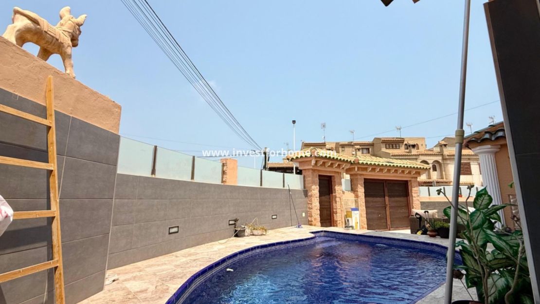 Sale - Villa - Torrevieja - Nueva Torrevieja - Aguas Nuevas