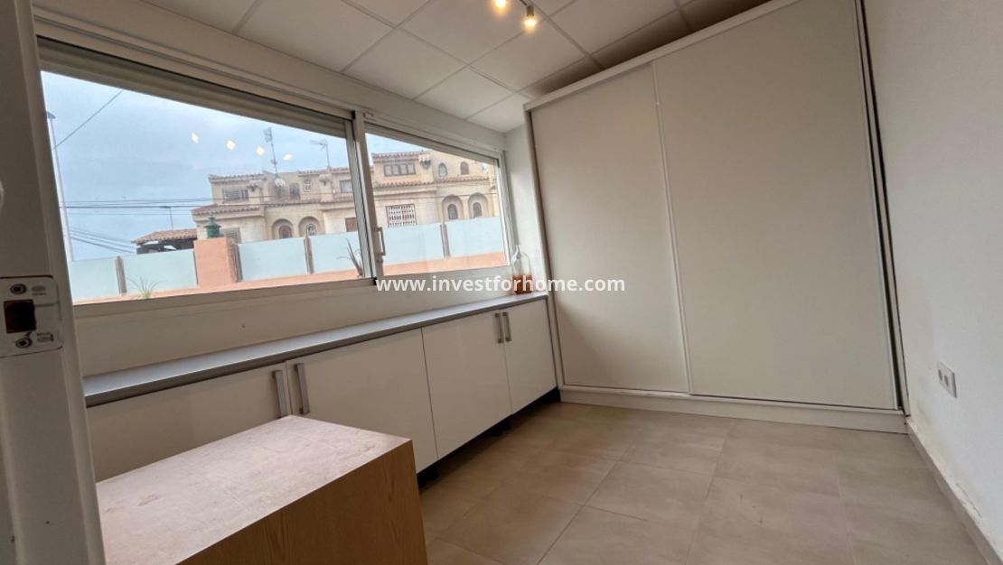 Sale - Villa - Torrevieja - Nueva Torrevieja - Aguas Nuevas