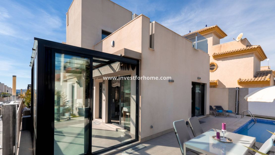 Sale - Villa - Torrevieja - Nueva Torrevieja - Aguas Nuevas