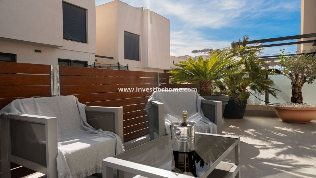 Sale - Villa - Torrevieja - Nueva Torrevieja - Aguas Nuevas