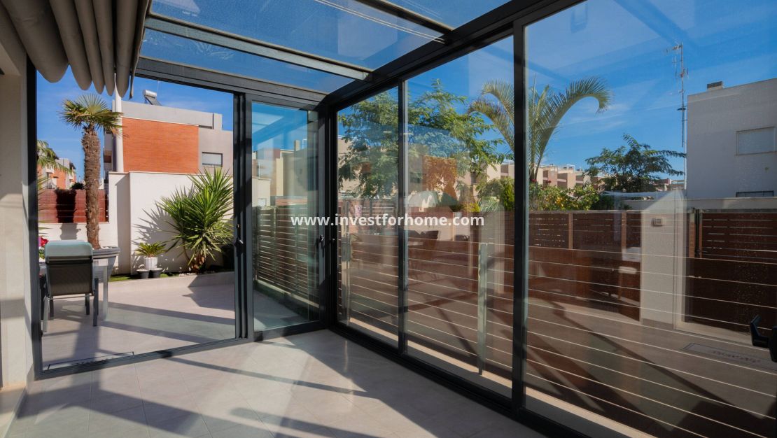 Sale - Villa - Torrevieja - Nueva Torrevieja - Aguas Nuevas