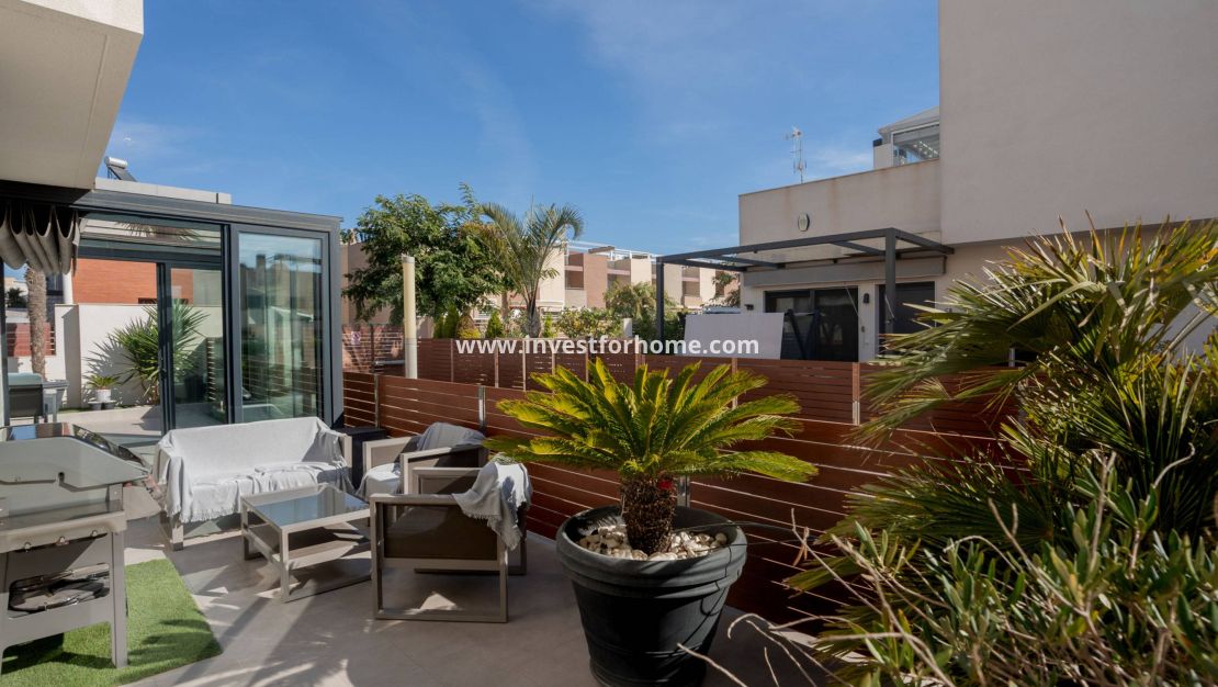 Sale - Villa - Torrevieja - Nueva Torrevieja - Aguas Nuevas