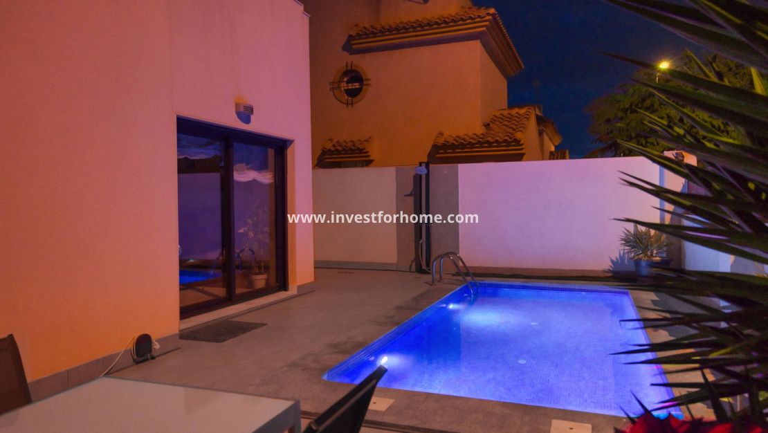 Sale - Villa - Torrevieja - Nueva Torrevieja - Aguas Nuevas