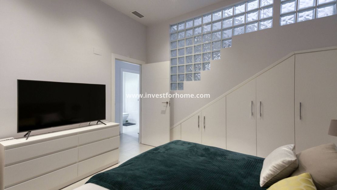 Sale - Villa - Torrevieja - Nueva Torrevieja - Aguas Nuevas