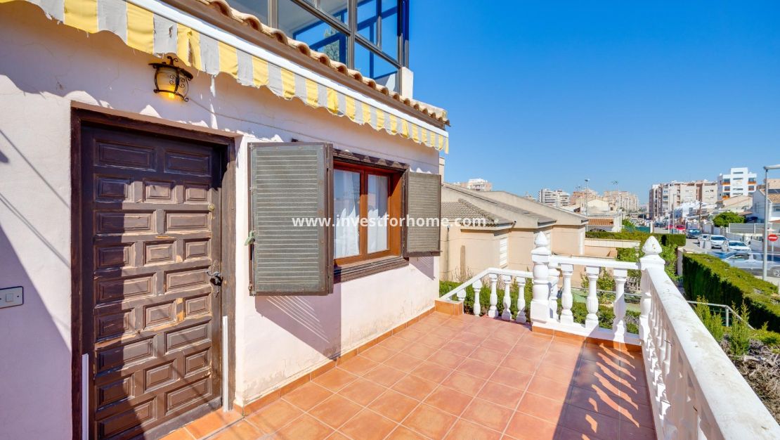 Sale - Villa - Torrevieja - Nueva Torrevieja - Aguas Nuevas