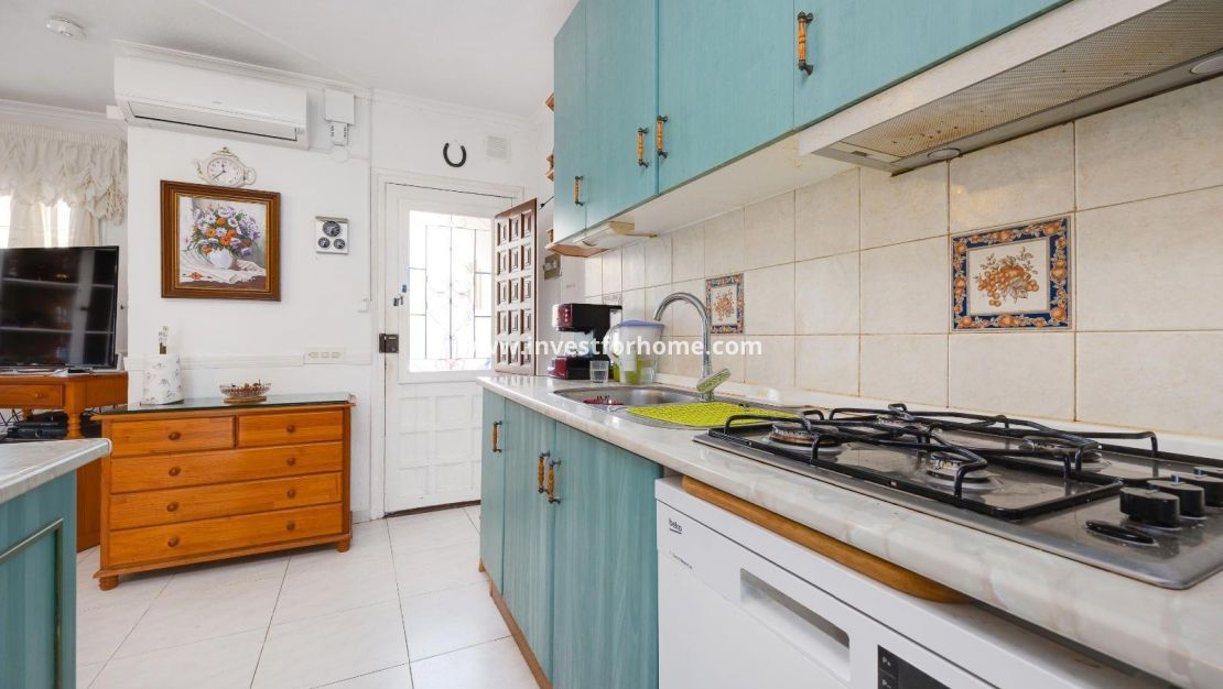 Sale - Villa - Torrevieja - Playa de los Locos