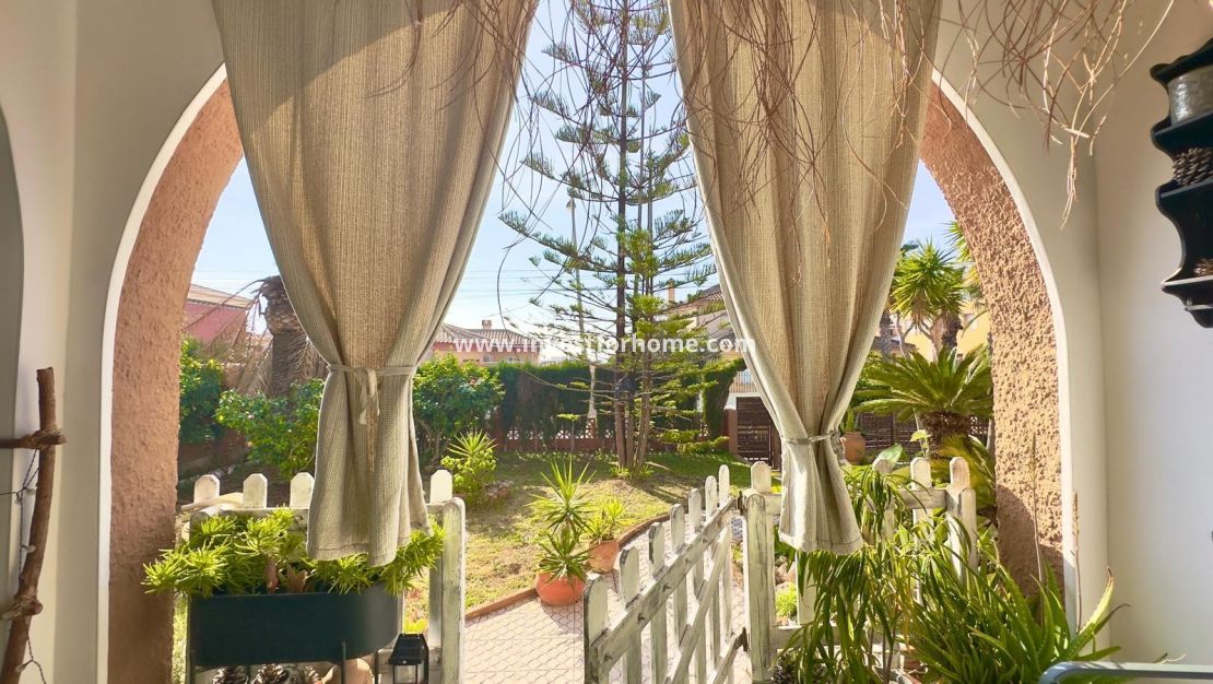 Sale - Villa - Torrevieja - Torrelamata - La Mata
