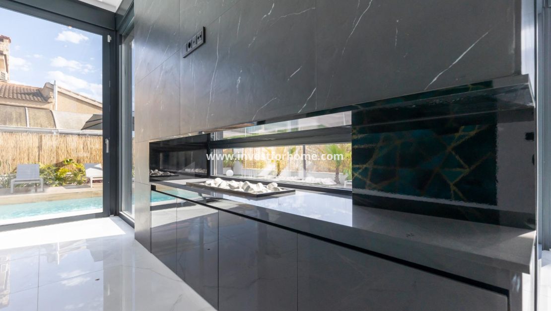 Sale - Villa - Torrevieja - Torreta Florida