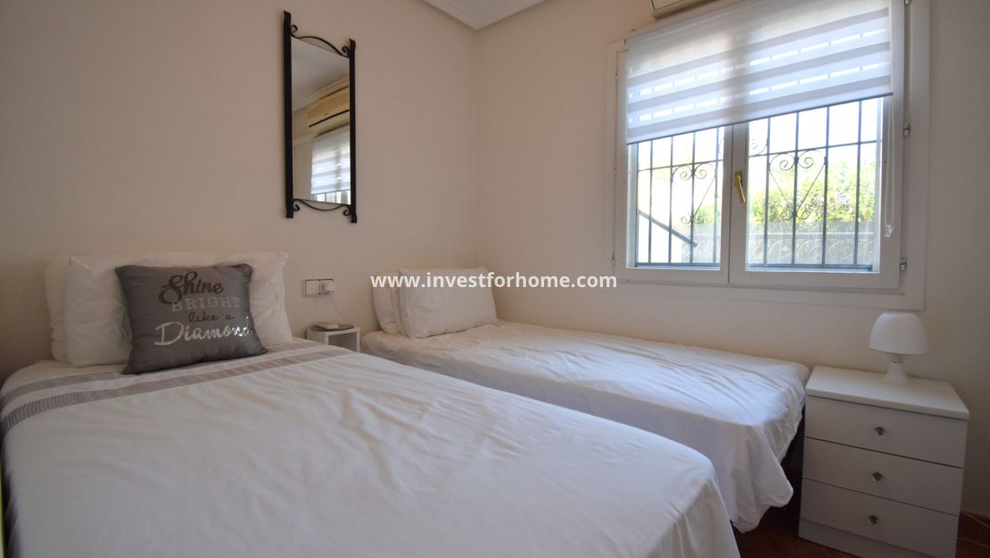 Vente - Villa - Orihuela Costa - Playa Flamenca