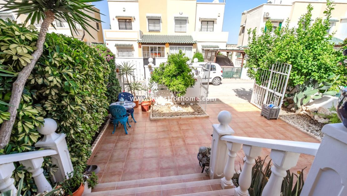 Vente - Villa - Orihuela Costa - Res Valle de los pinos